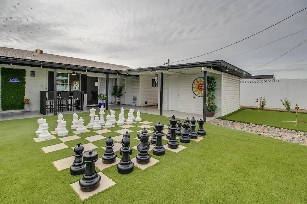 Charming Zen Home With Heated Pool, Pool Table, Arcade And Mini Golf. Scottsdale