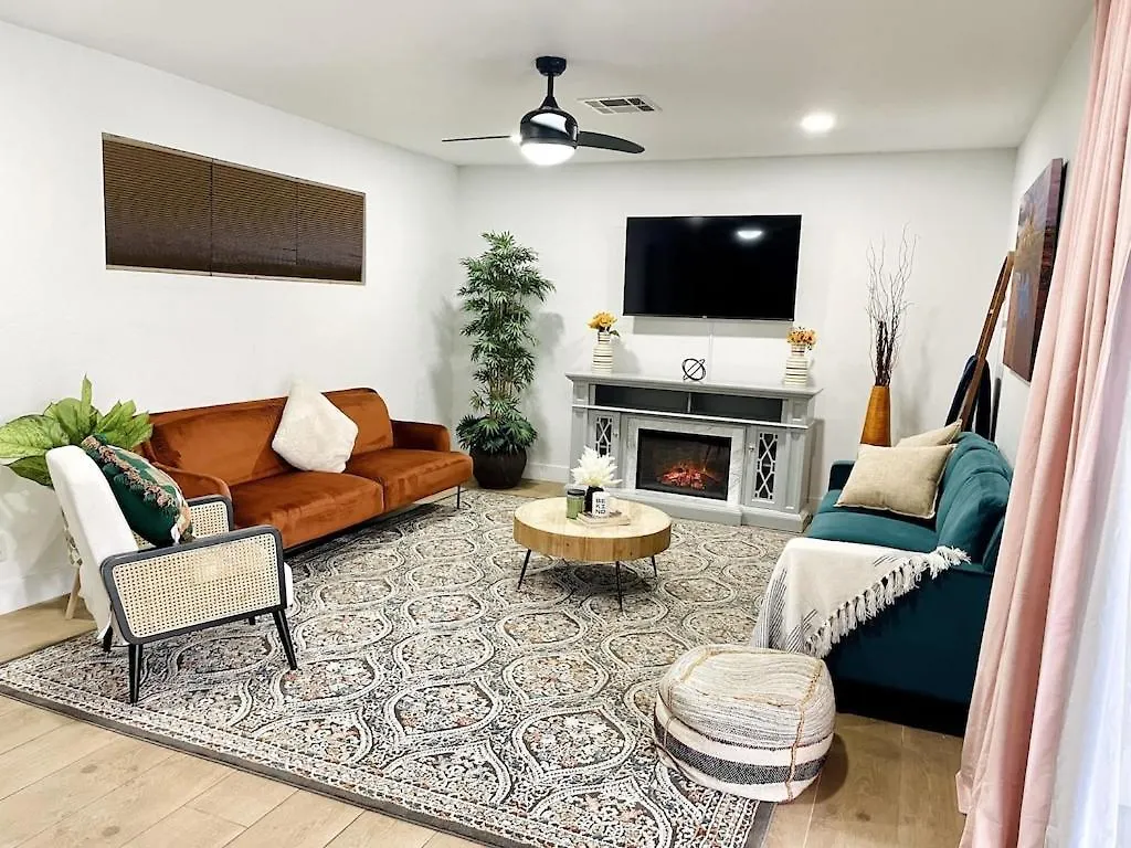 Nyaraló Charming Zen Home With Heated Pool, Pool Table, Arcade And Mini Golf. Scottsdale